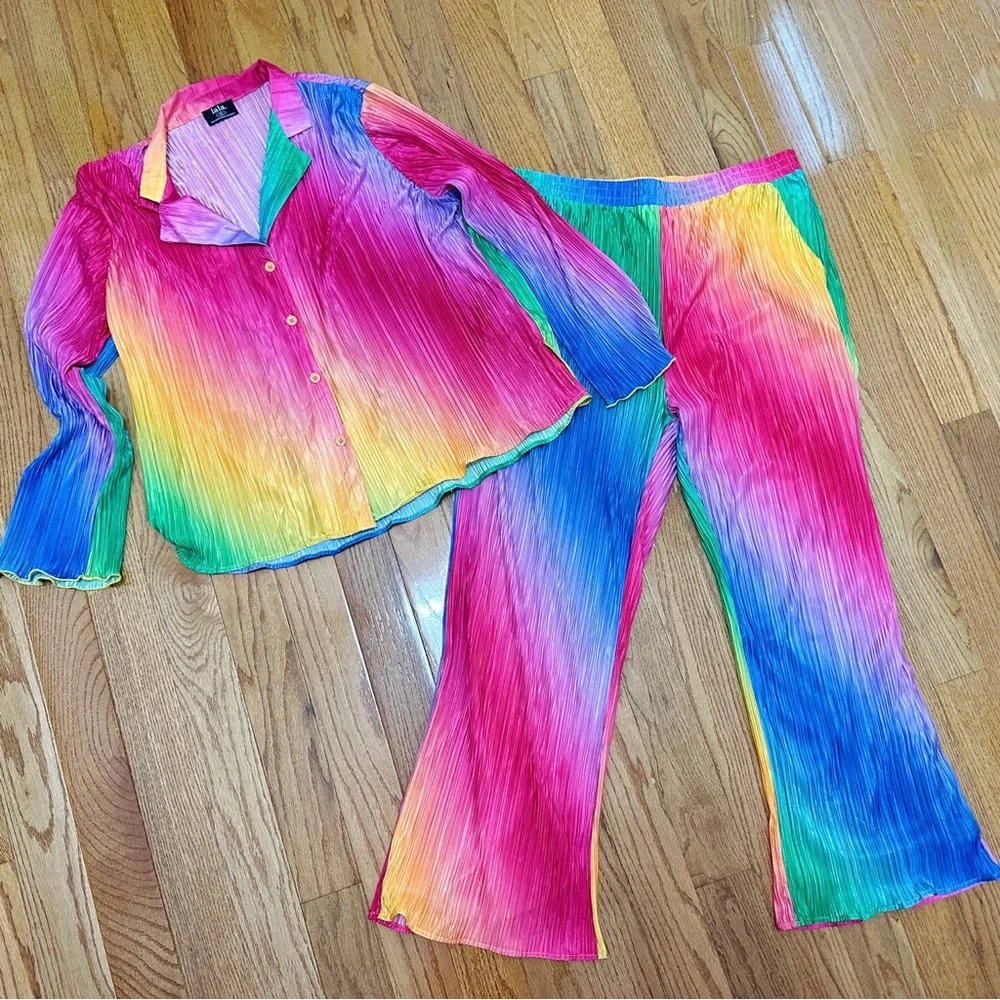 Dressed in Lala Long Sleeve Plissé Set in Prismatic Rainbow - 3XL - Picture 2 of 3